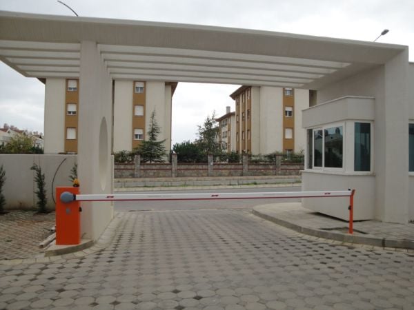 NİCE M BAR 5 METRE OTOMATİK KOLLU BARİYER SİSTEMİ (AKSESUARLI KİT) (PROFESYONEL YOĞUN GEÇİŞE UYGUN)