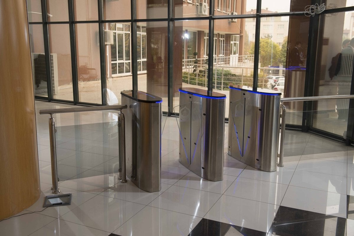 Hursoft Hızlı Geçiş Turnike Sistemleri